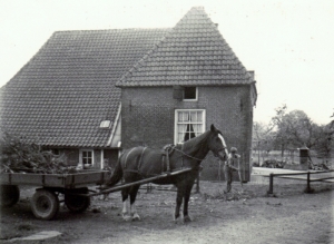 F51 Boerderij Dorpsstraat 1 Wichmond 1965, 2
